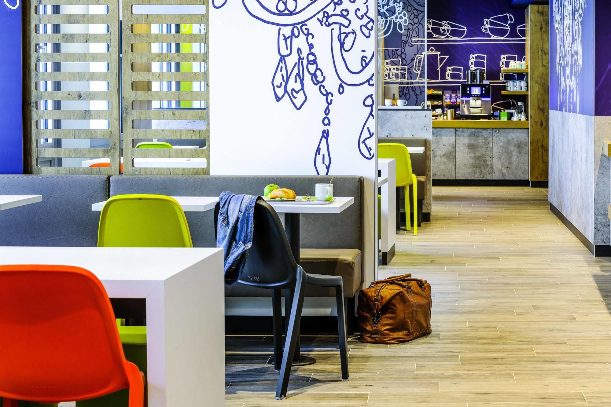 Ibis Budget Courbevoie Paris La Defense Экстерьер фото